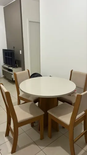 Mesa redonda 4 lugares com cadeira