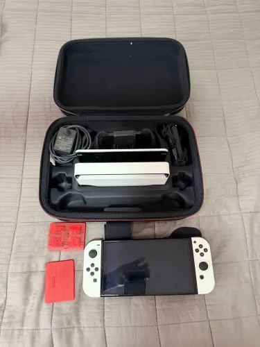 Console Nintendo Switch Oled 64gb Tela 7, Completo Com Case De Proteção E Jogos (Usado)