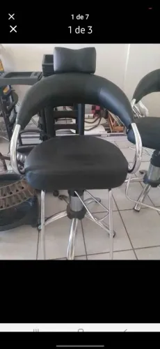 VENDO URGENTE!!<br>CADEIRA DE CORO SALAO DE BELEZA MUITO BEM CONSERVADA +<br>CARRINHO AUXLR