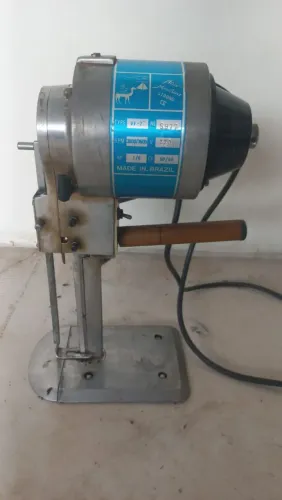 Máquina de Cortar Tecido de Faca Vertical (7 polegadas).