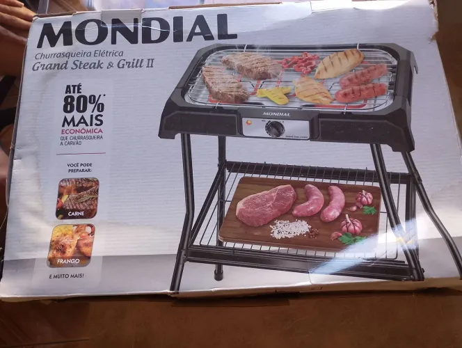 Churrasqueira elétrica NOVA com todas suas peças