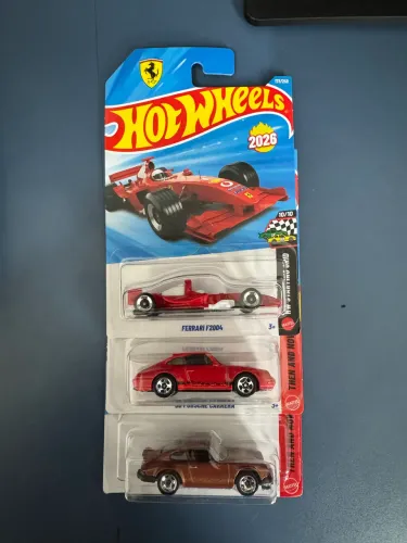 Hot wheels F1 Ferrari 2004 + Porsche Carrera 96 + Porsche Carrera RS 2.7 
