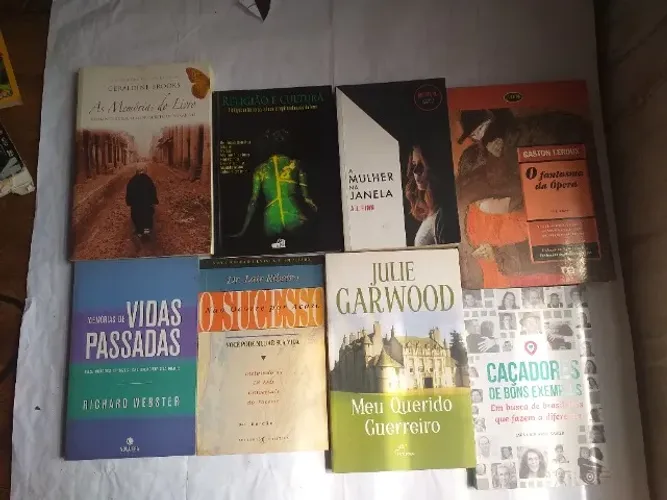 livros de ufc e outros , valores na descrição