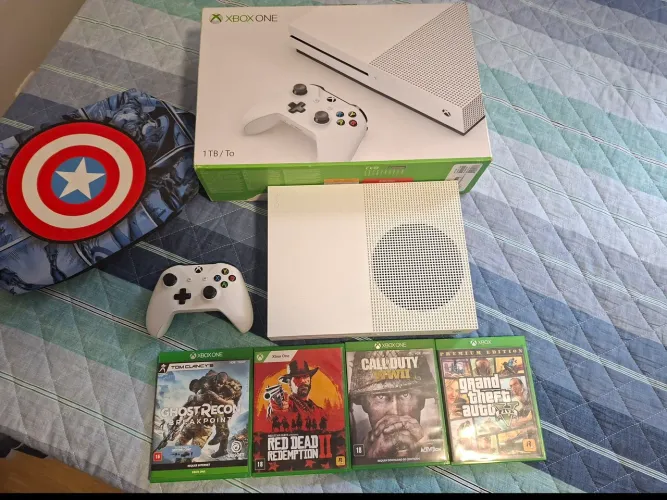 Xbox One S 1TB + 4 Jogos + Controle + Caixa Original