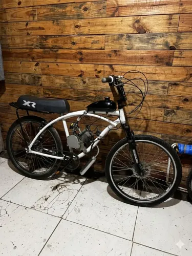 Vendo motorizada top revisada motor 80 cc freio a disco na frente top 1300 aceito cartao