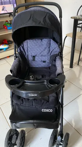 Carinho de bebê cosco