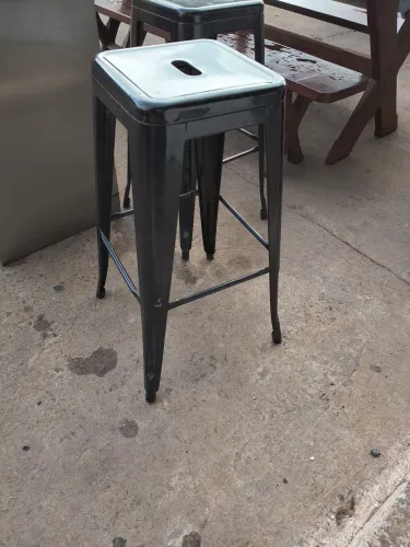 Banquetas de ferro para bistrô ou balcão americano 