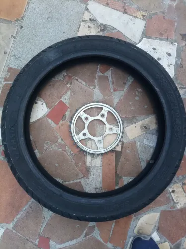 Pneu e coroa da CB 300