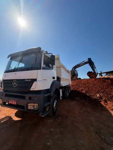 Serviços de terraplanagem,demolição e transporte 