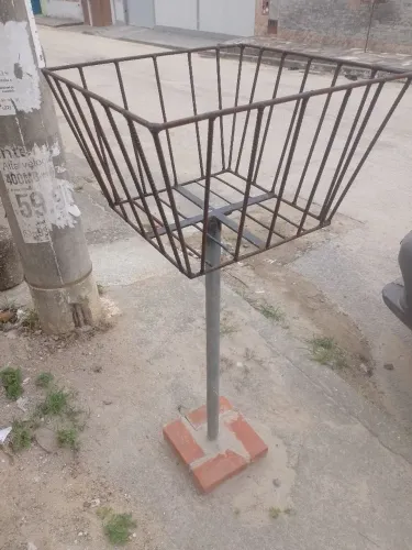 Lixeiras de calçadas