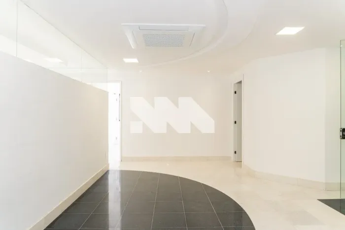Excelente Sala Comercial para Locação no Batel - Espaço Moderno e Pronto para Uso