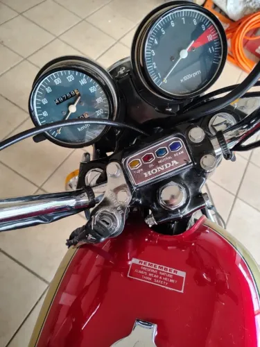 Honda 750 Four 1973 placa preta