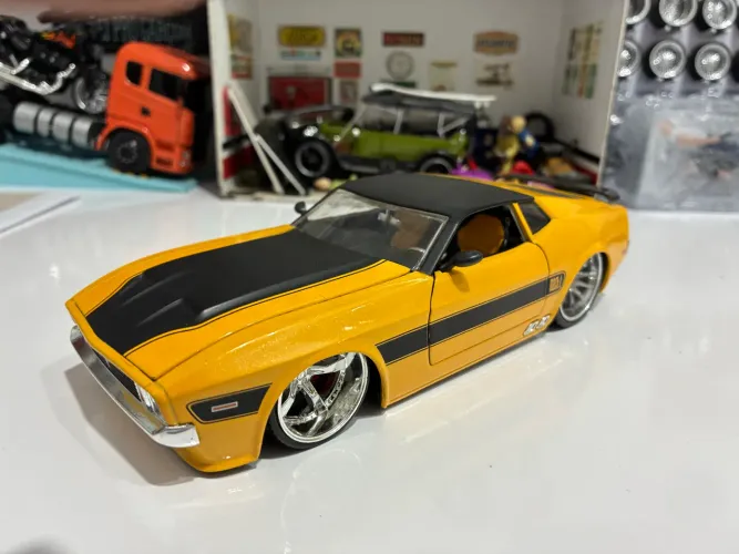 Miniatura Ford mustang mach 1 amarelo 