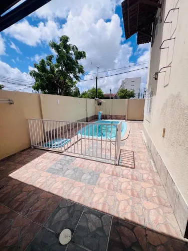 CASA DE ESQUINA EM OTIMA LOCALIZAÇÃO DE NOVA PARNAMIRIM