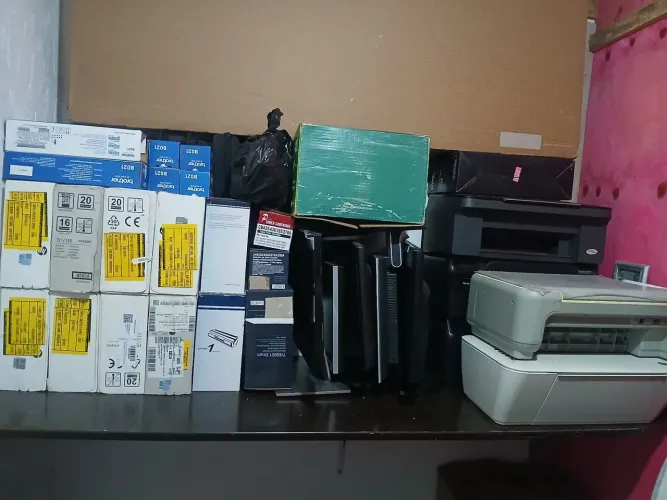 Lotes equipamentos T.I COMPUTADORES, DVS ENTRE OUTROS