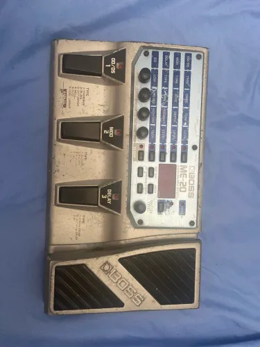 Pedaleira Boss ME-20 efeitos + pedal de wah