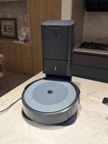 iRobot Roomba i3+ com Base Autolimpante - Perfeito e Pouquíssimo Usado