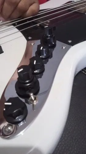 Vendo contrabaixo modelo Jazz Bazz 04 cordas 