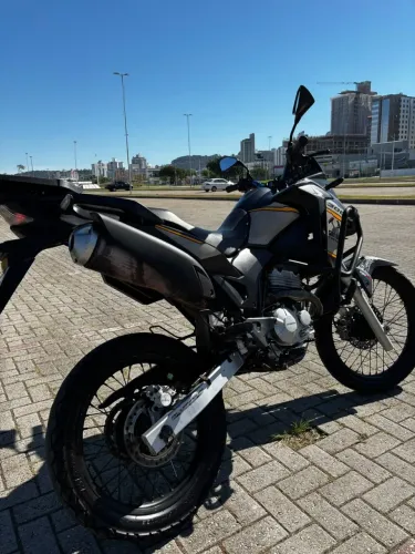 XRE 300 Adventure 2022 à venda ? segundo dono!