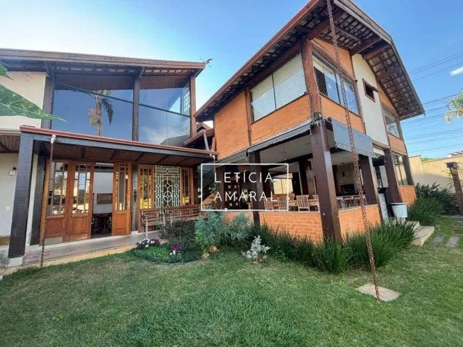 Casa com arquitetura premiada à venda, 384 m² por R$ 2.290.000 - Pousada dos Campos - Pous