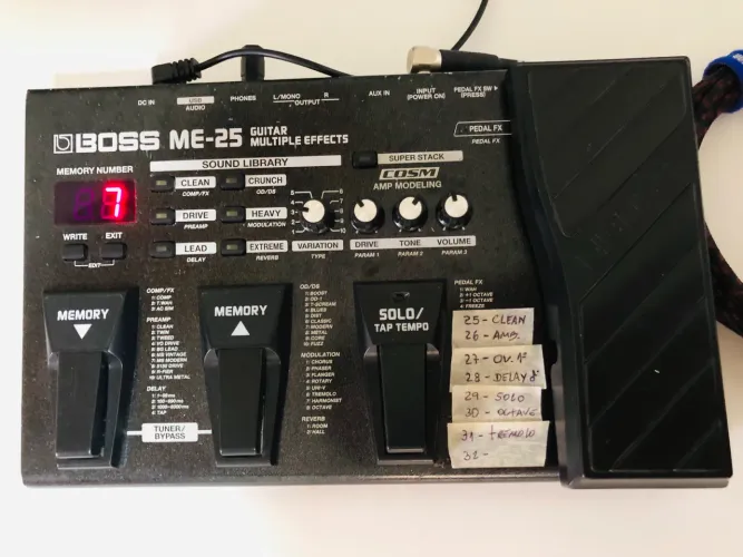 Pedaleira Boss ME25 acompanha softcase - Conservação Excelente!!!