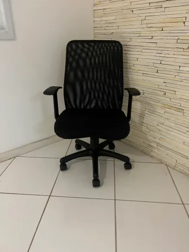 Cadeira de Escritório Com Tela Mesh | Modelo Semi Novo Giratória