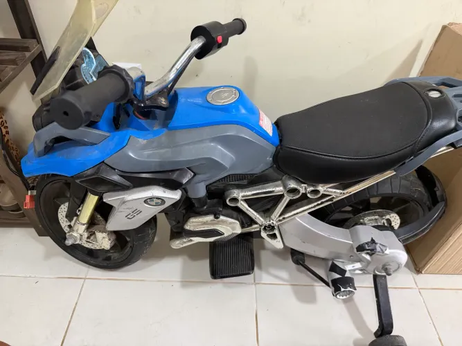 Moto elétrica infantil BMW