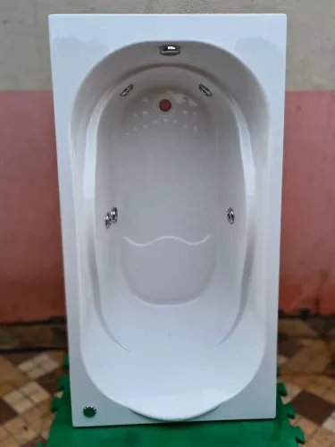 Banheira com hidro completa com bomba pronta pra instalaçao não acompanha aquecedor. 