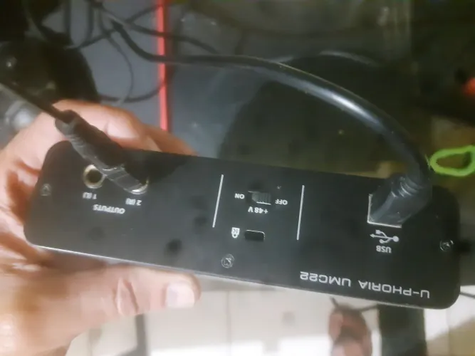 Interface de áudio bheringer umc22