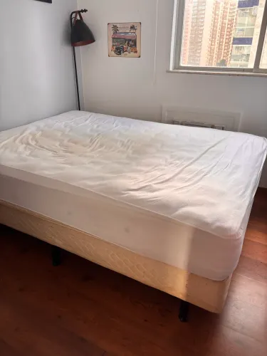 Cama queen size completa (base bipartida + colchão)