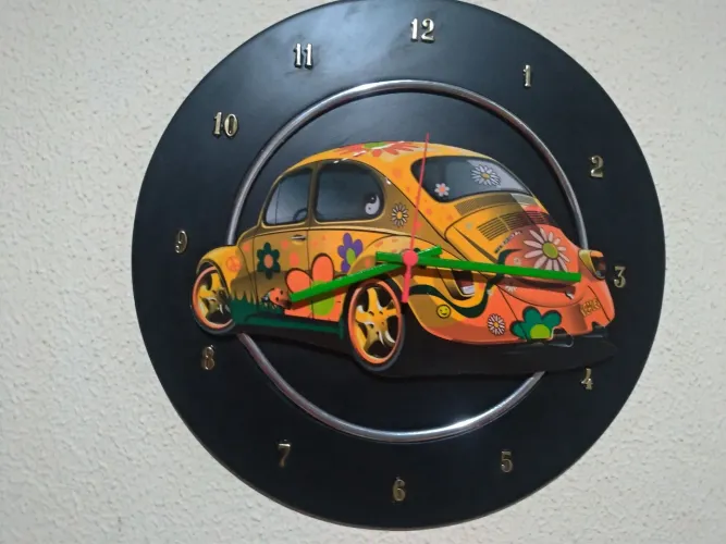 Relógio de parede Fusca Novo 35cm de diâmetro feito a mão.