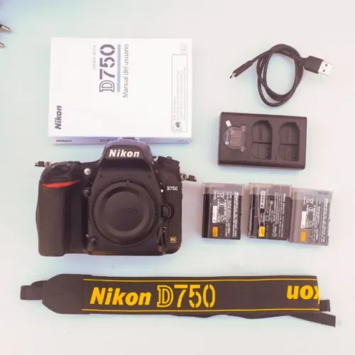 Camera Nikon D750 - Apenas 67.000 Clicks