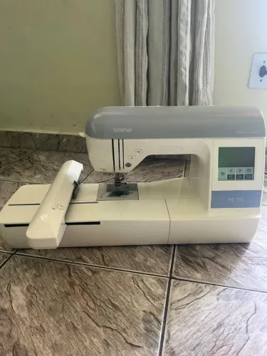 Máquina de bordado brother
