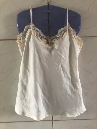 Blusa off em cetim com renda (P)