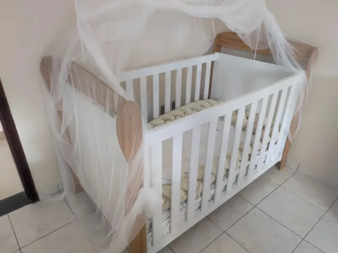 Berço e cômoda infantil