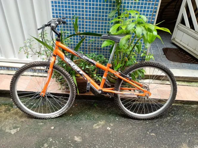 Vendo bicicleta aro 26 seme nova 300 Reais 