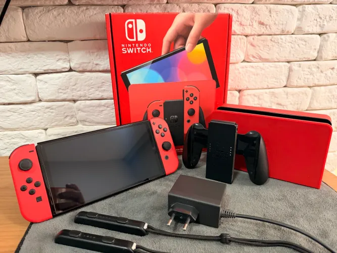 Nintendo Switch OLED Desbloqueado Mario Red
