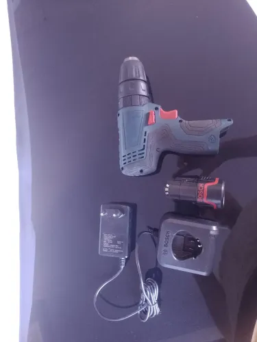 Parafusadeira Bosch GSB 120-LI, revisada, motor e carregador zerado, tudo funcionando
