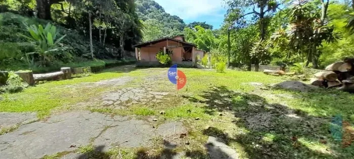 Sítio à venda, composto de 3 quartos, 2 banheiros, piscina, sauna, 2 lagos, localizado no 