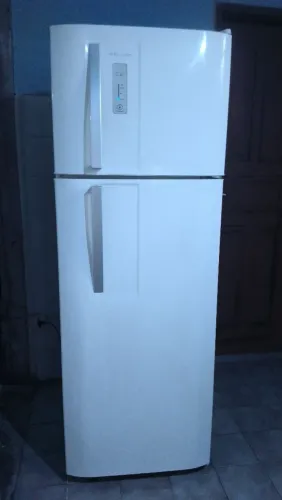 Gelad  Eletrolux Frost Free duplex digital 360 LTS _R$1.250,00 _ Sup nova _ *