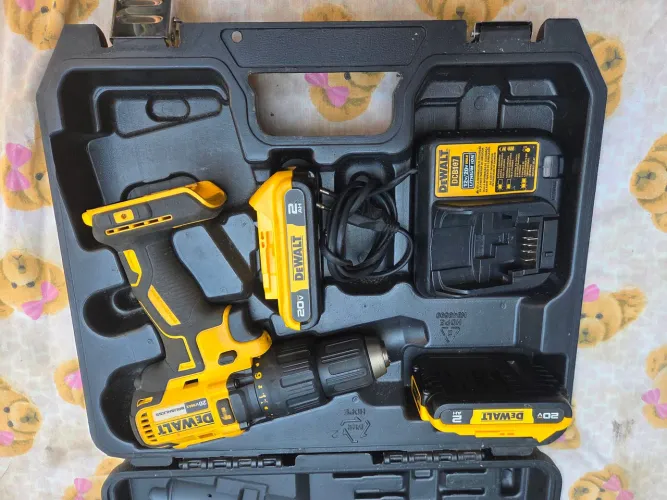 Parafusadeira e Furadeira de Impacto DeWalt 20V Max Brushless (Modelo DCD7781D2