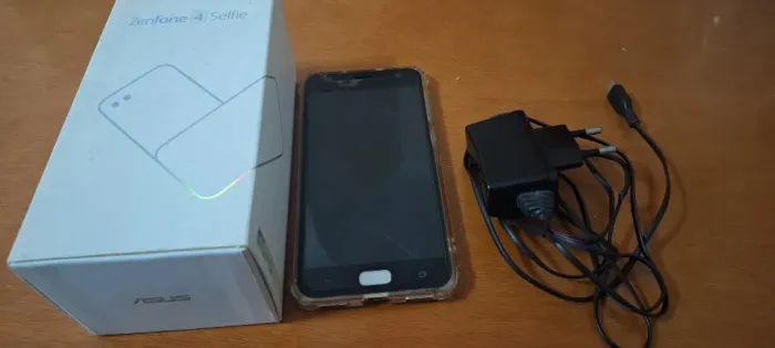 ZenFone 4 Selfie - Funcionando, com caixa (tela quebrada)