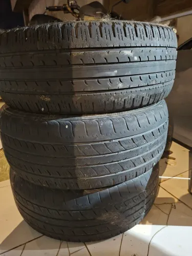 Pneu 225/55 r18 goodyear um pouco menos de meia vida.