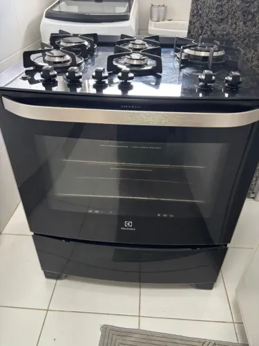 Fogão 5 Bocas Eletrolux Preto com Mesa de Vidro e tripla Chama