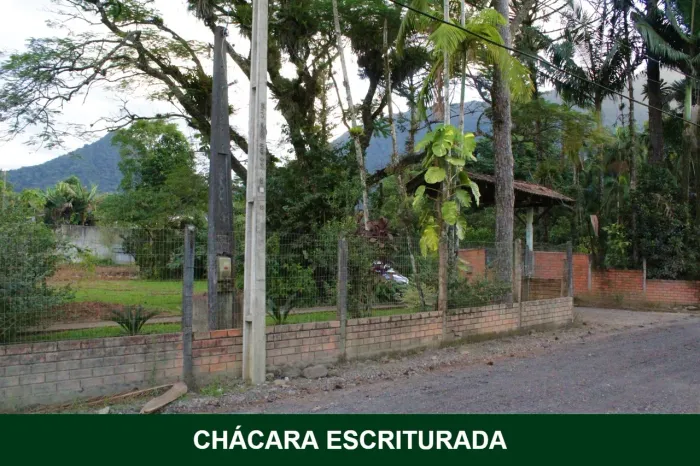 Chácara de luxo em Joinville-SC: 3 quartos, 1 suíte, 3 salas, 3 banheiros, 4 vagas de gara