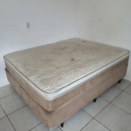 Vende-se cama de casal