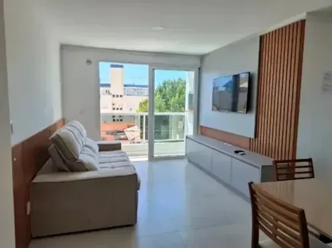 Apartamento de dois dormitórios mobiliado a 200 mts da praia de Canasvieiras - Florianópo