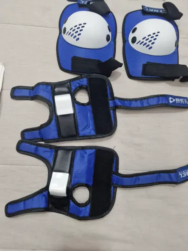 Kit capacete, joelheira e cotoveleira