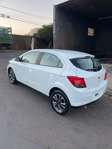 Chevrolet Onix Hatch LTZ 1.4 8V Flex Power Aut. 4P 2016