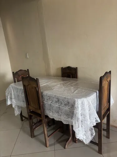 Desapego de mesa e colchão 